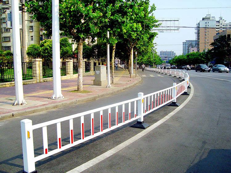 孝感公路护栏的钻孔打桩施工步骤