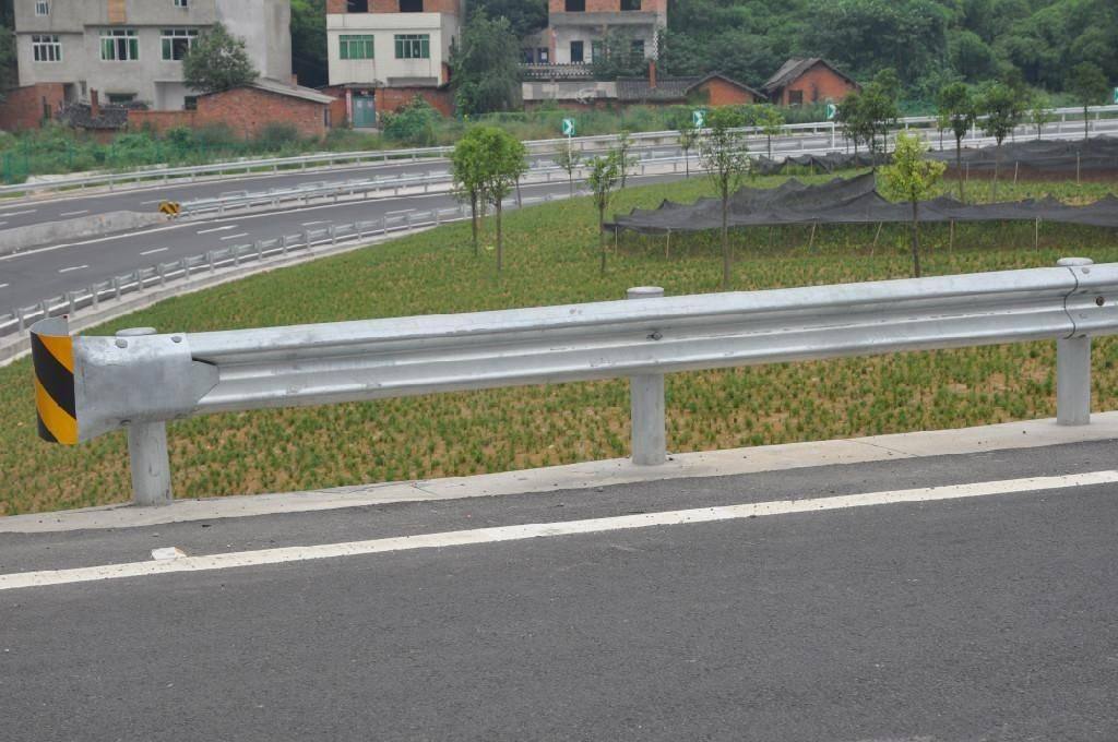 波形梁钢护栏